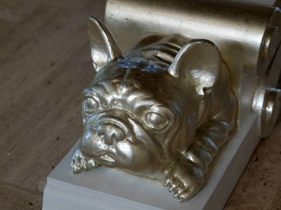 Silver leaf bull dog detail